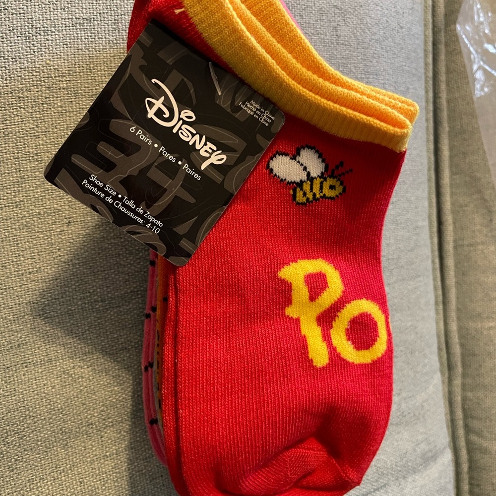 Disney pack of 6 socks - fits size 4-10 -NWT